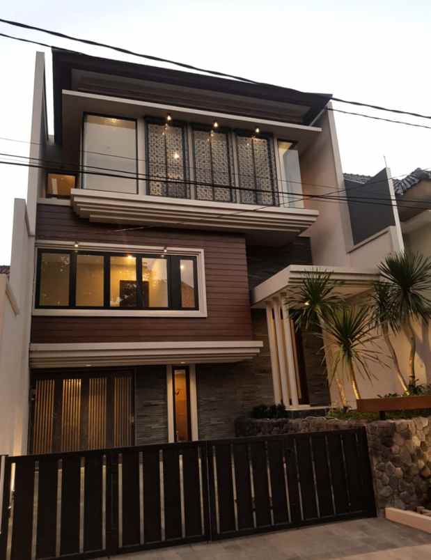 rumah super bagus mewah modern style 3 lantai araya