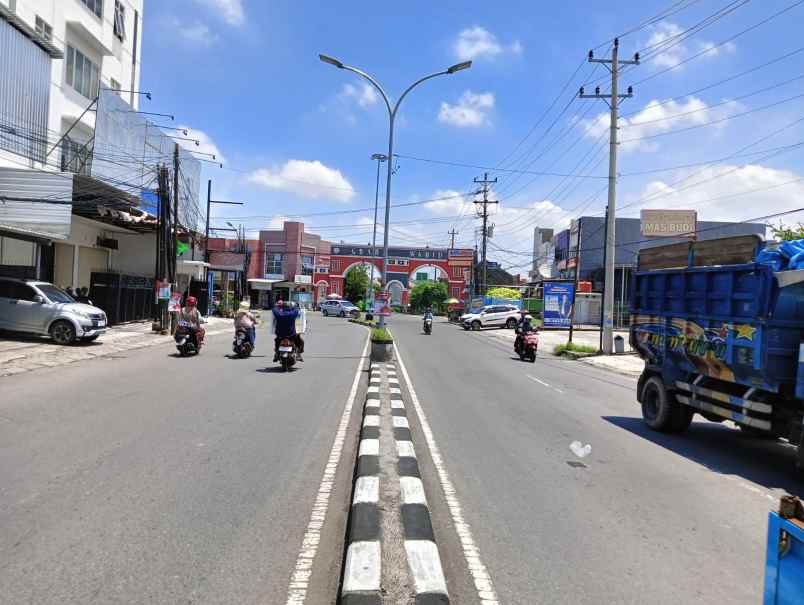 tanah da bangunan bekas indomaret kedungmundu raya