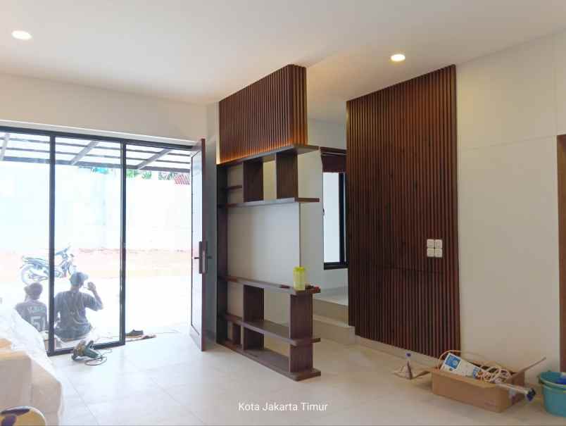 townhouse 2 lantai dekat stasiun lrt ciracas
