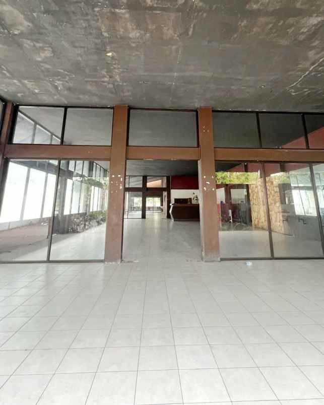 bangunan usaha arief rahman hakim strategis nol jalan