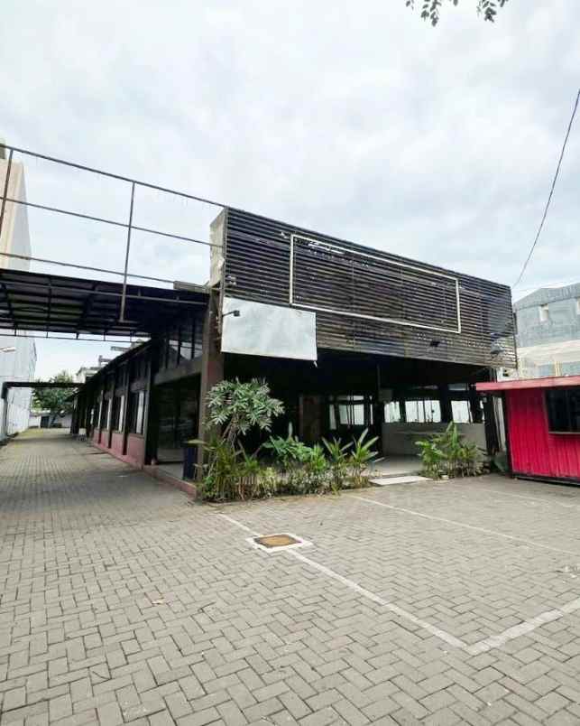 bangunan usaha arief rahman hakim strategis nol jalan