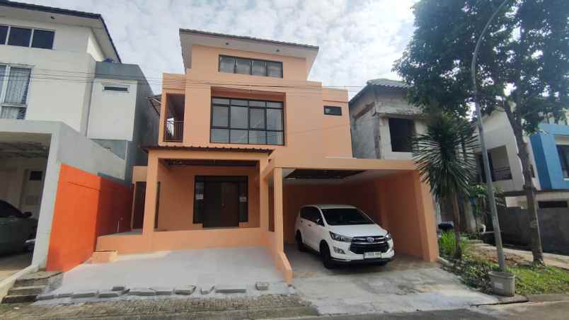 di sewa kan rumah 2 lantai di sentul city