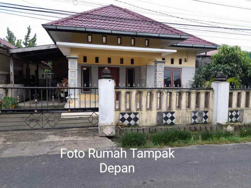 dijual 2 buah rumah utama dan rumah kost