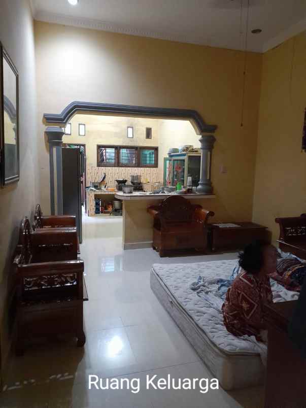 dijual 2 buah rumah utama dan rumah kost