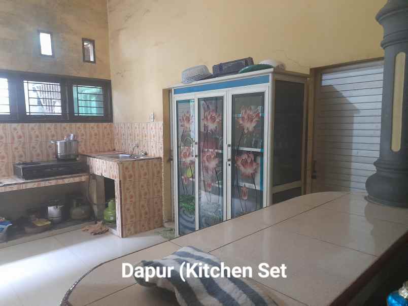 dijual 2 buah rumah utama dan rumah kost