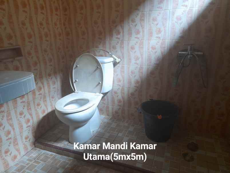 dijual 2 buah rumah utama dan rumah kost