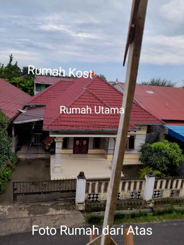 dijual 2 buah rumah utama dan rumah kost