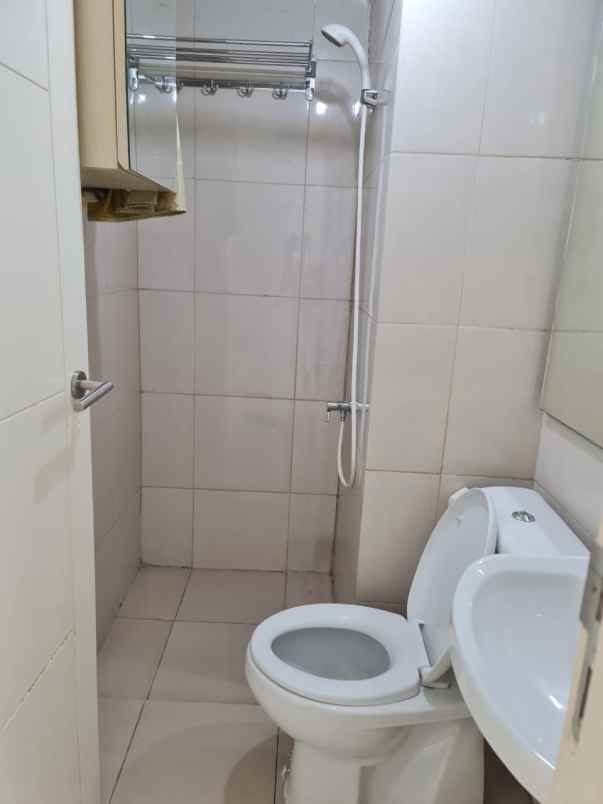 dijual apartemen pakuwon indah