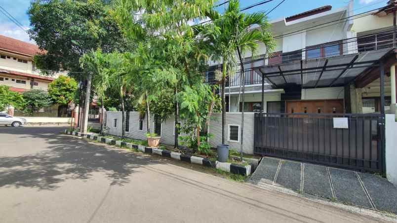 dijual cepat rumah bagus 2 lantai janur elok