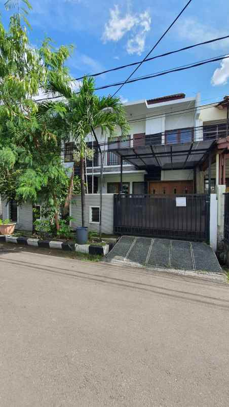 dijual cepat rumah bagus 2 lantai janur elok