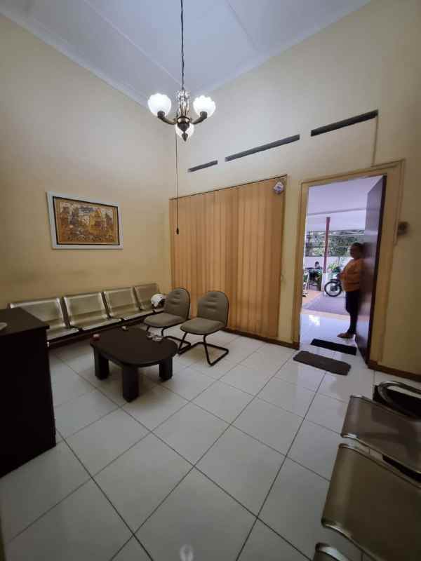 dijual cepat rumah bagus siap huni jl doho surabaya