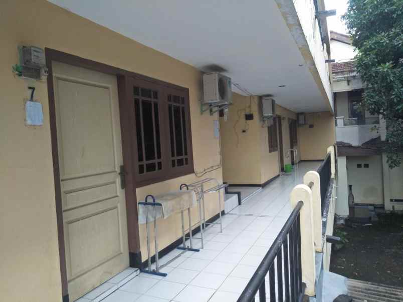 dijual kost raya siwalankerto