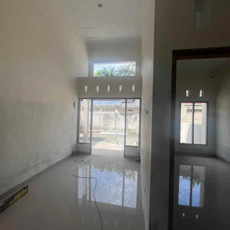 dijual rumah 1 km kampus mercubuana