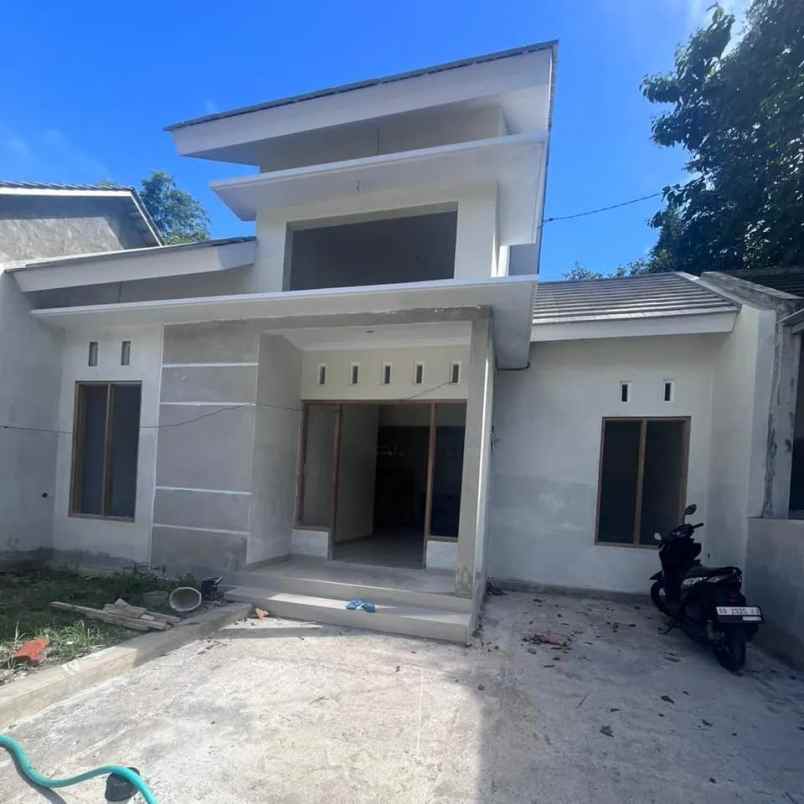 dijual rumah 1 km kampus mercubuana