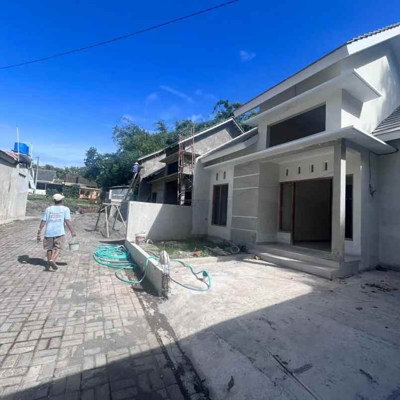 dijual rumah 1 km kampus mercubuana