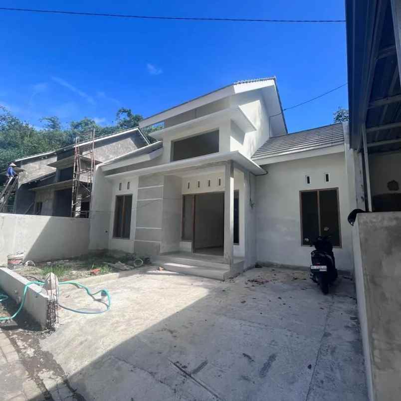 dijual rumah 1 km kampus mercubuana