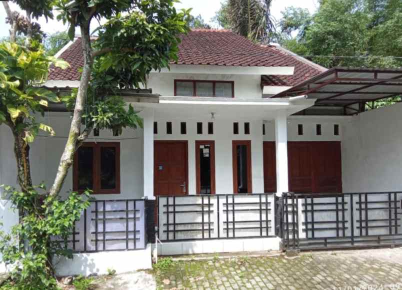 dijual rumah 2 km ke kampus uii