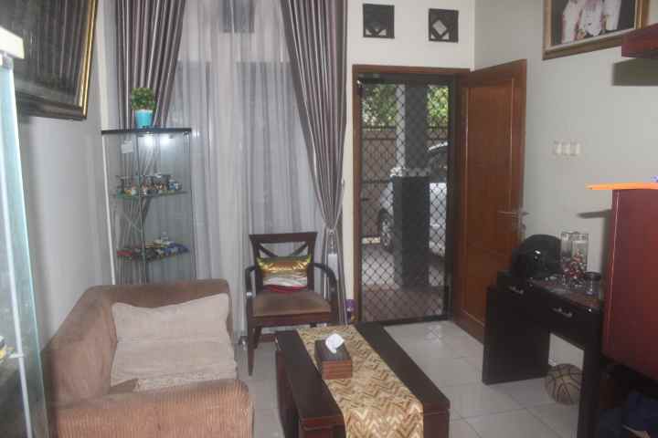 dijual rumah 2 lantai di pondok kelapa durensawit