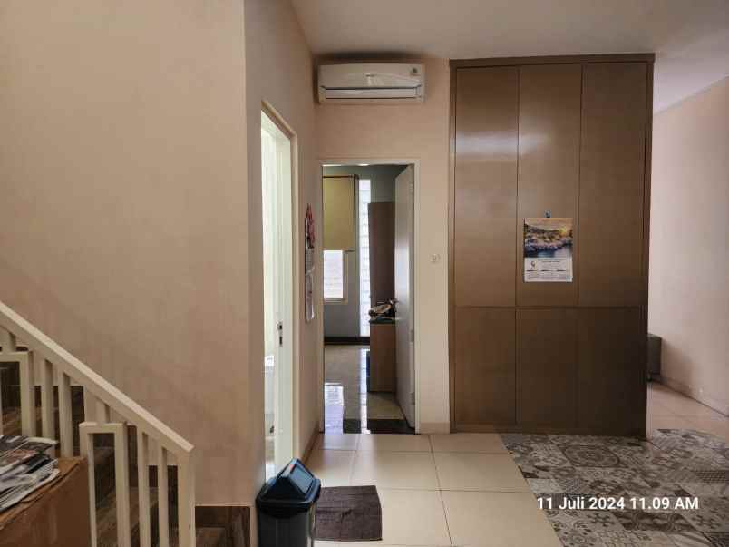 dijual rumah 2 lantai di simpang darmo permai selatan