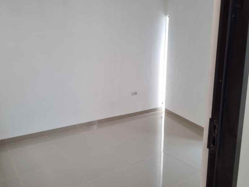 dijual rumah 2 lantai semi furnish dekat area kampus