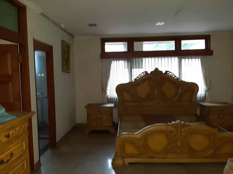 dijual rumah 2 tingkat di pondok indah