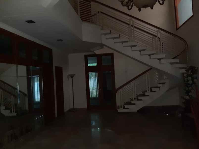 dijual rumah 2 tingkat di pondok indah