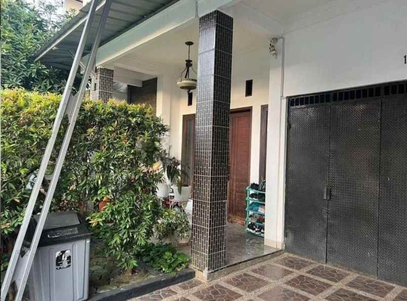 dijual rumah 48 jln jatiwaringin raya