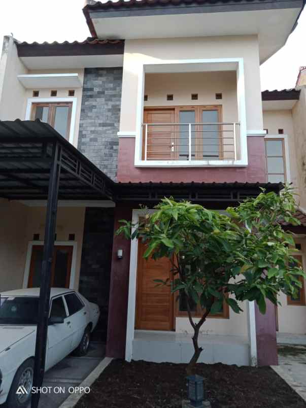 dijual rumah 5 kamar tidur dekat uii di jakal km14