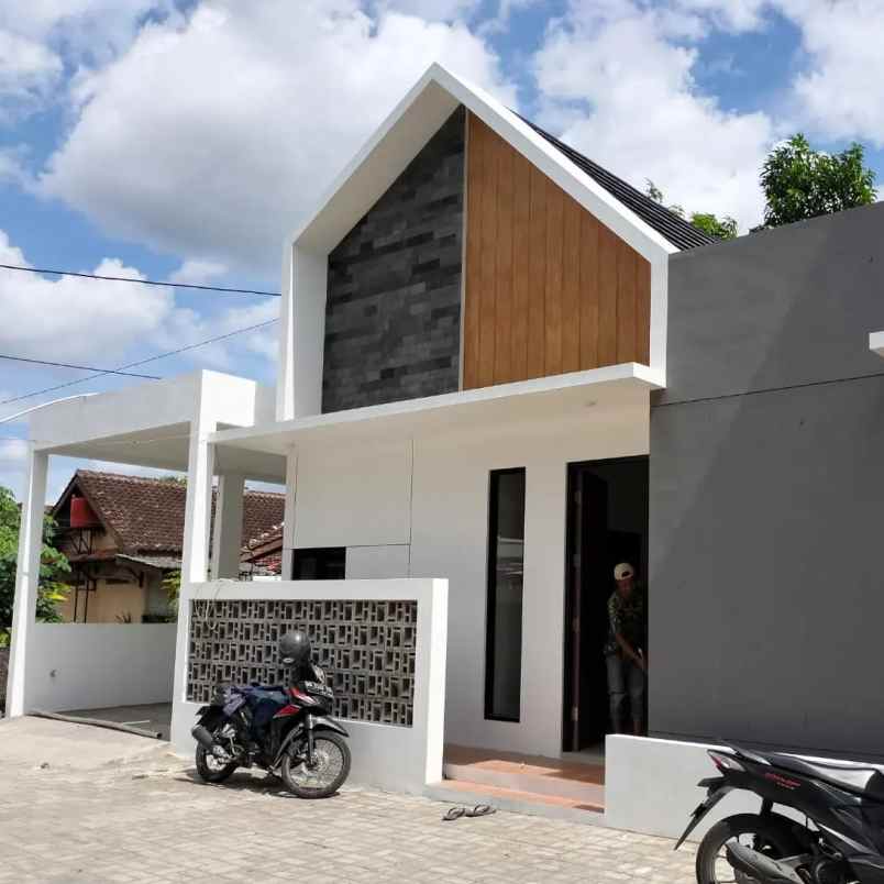 dijual rumah 700 meter kampus unisa ringroa