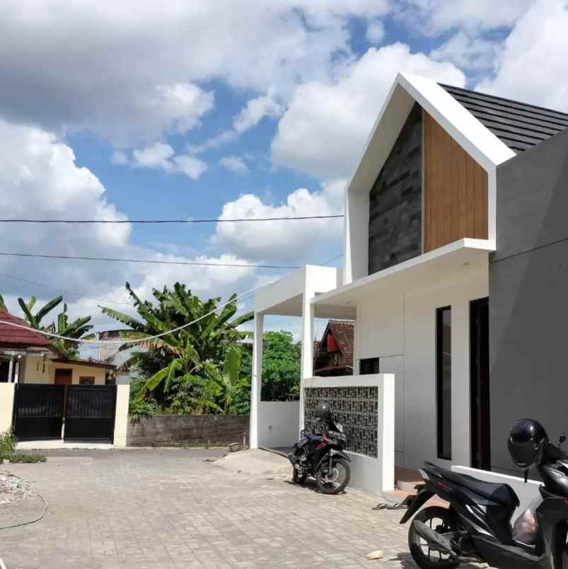 dijual rumah 700 meter kampus unisa ringroa