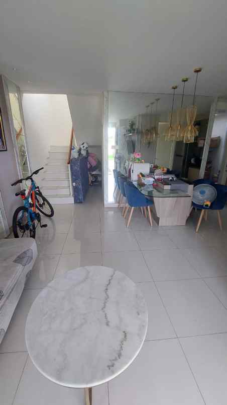 dijual rumah adelaide grand pakuwon