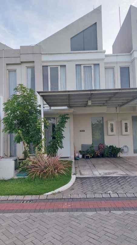 dijual rumah adelaide grand pakuwon