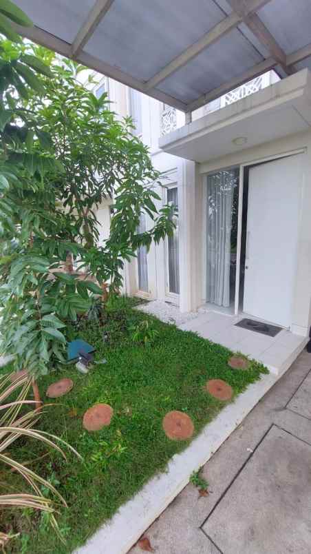 dijual rumah adelaide grand pakuwon