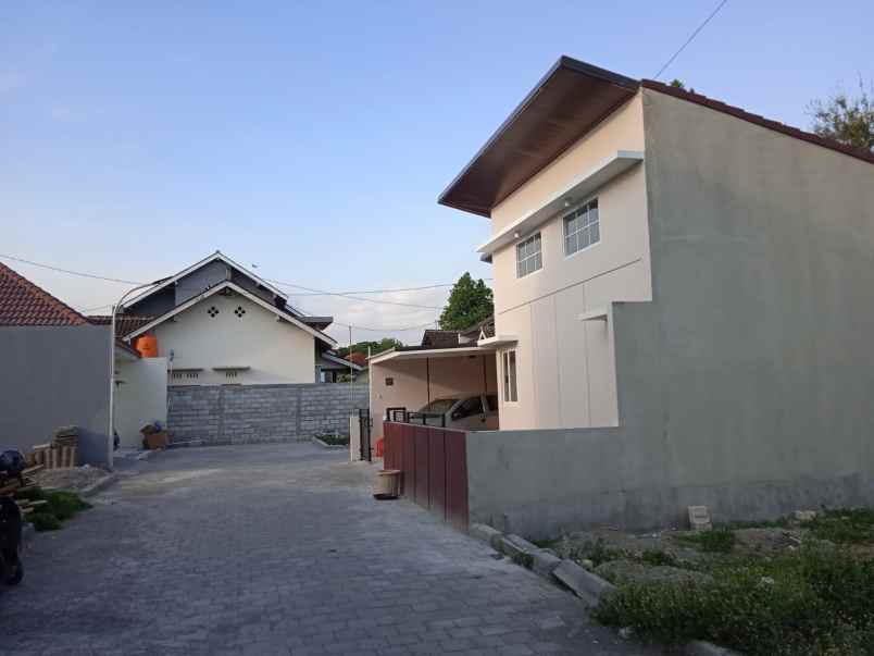 dijual rumah ambarketawang kec gamping