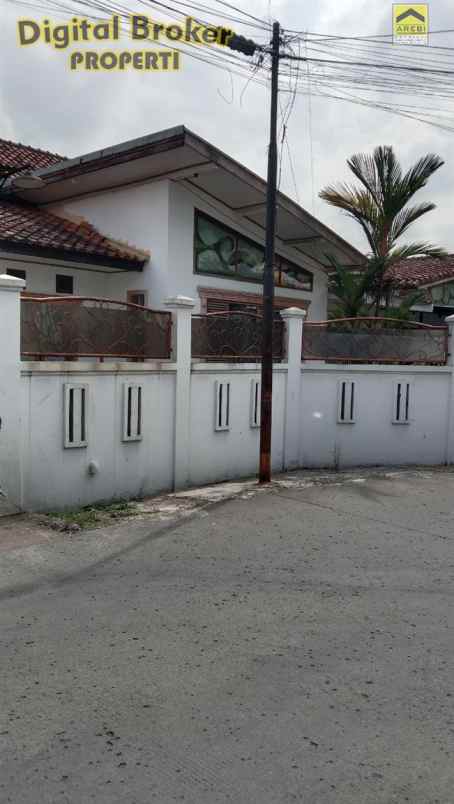 dijual rumah antapani