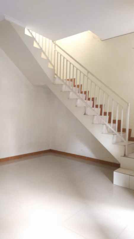 dijual rumah antapani terusan jakarta