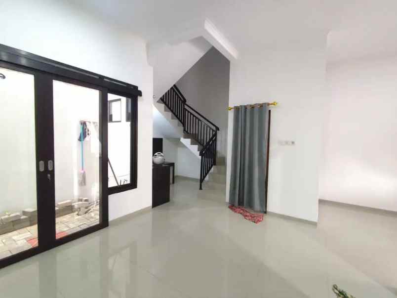 dijual rumah arcamanik