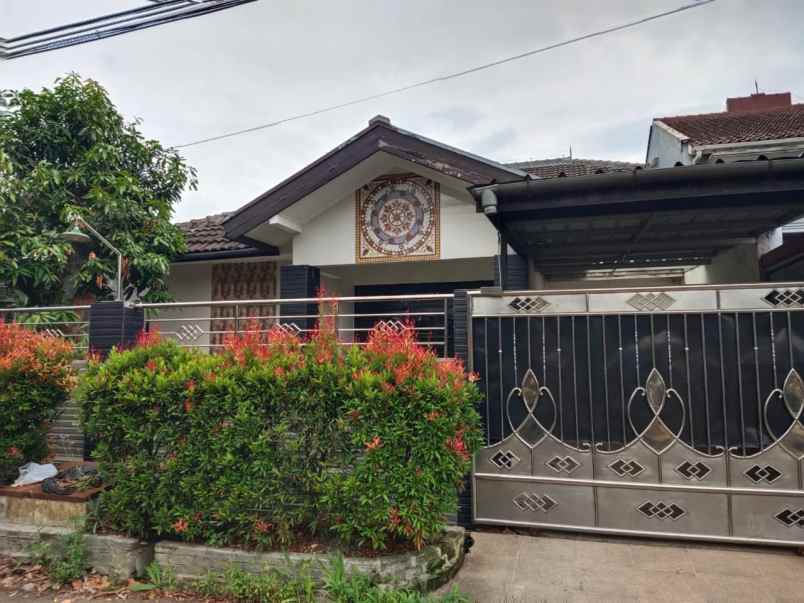 dijual rumah arcamanik