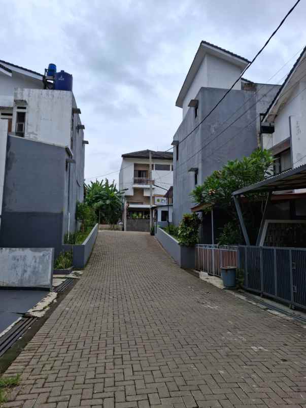 dijual rumah arcamanik