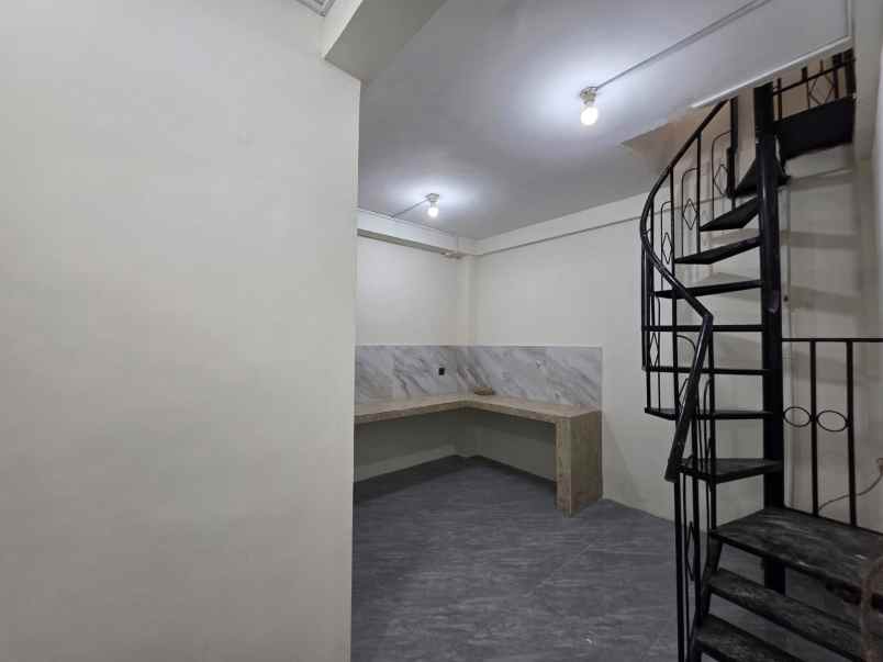 dijual rumah babatan pantai