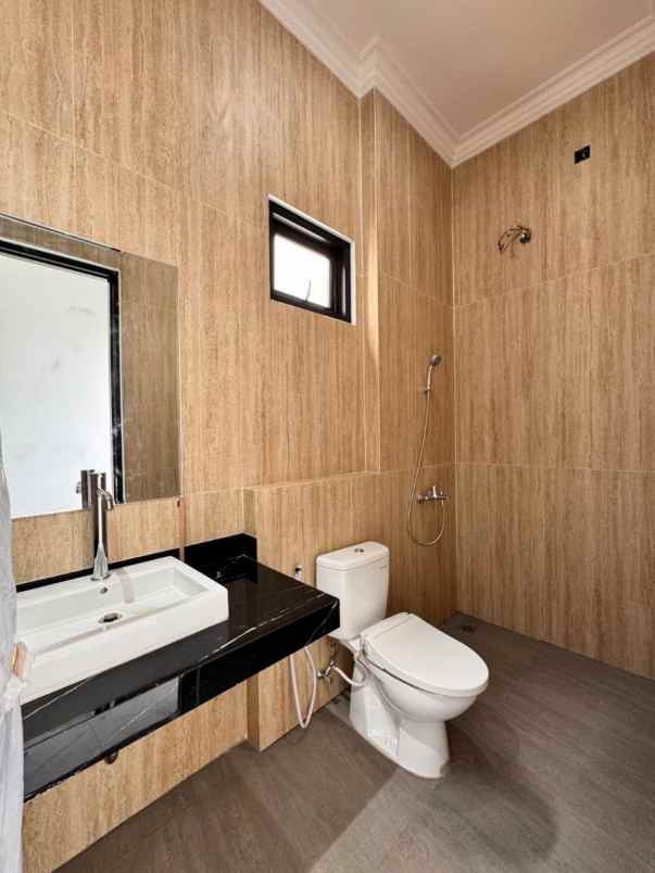 dijual rumah babatan pantai