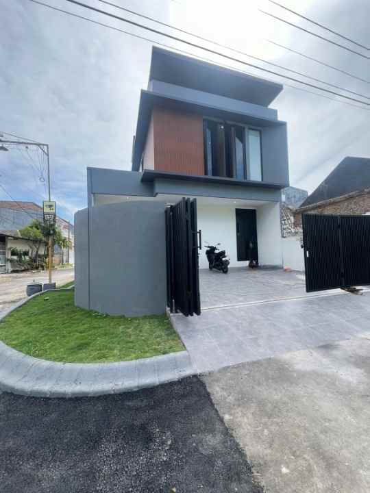 dijual rumah babatan pantai utara