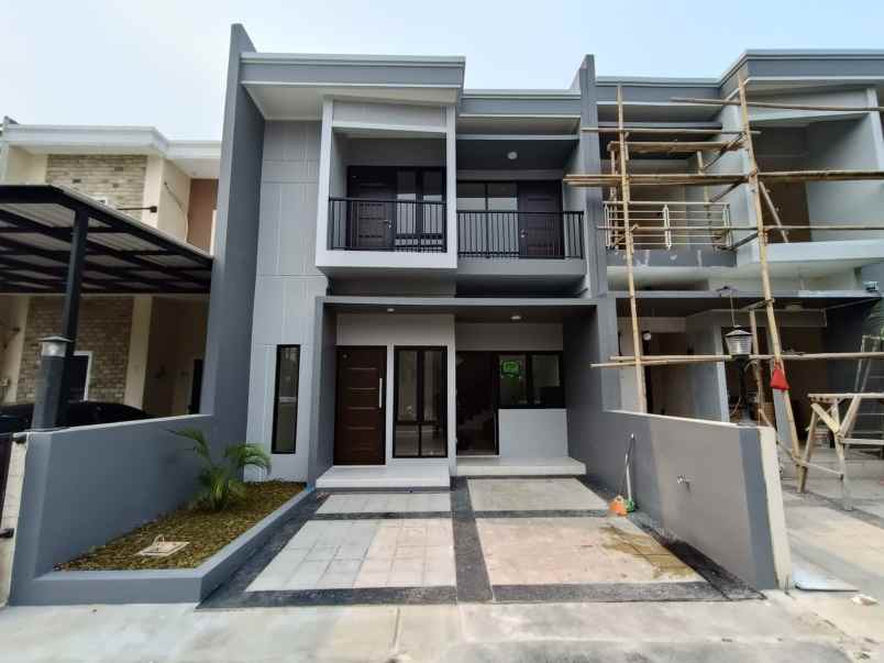 dijual rumah bambu apus cipayung