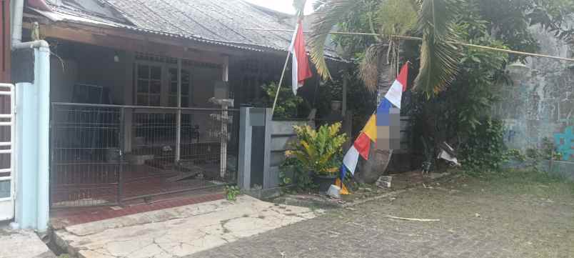 dijual rumah bangunan lama di pamulang