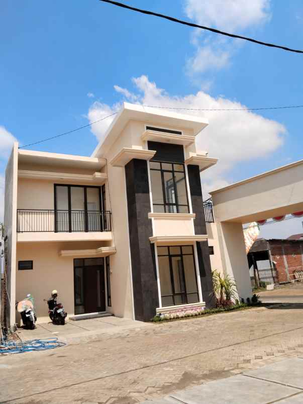 dijual rumah banjararum