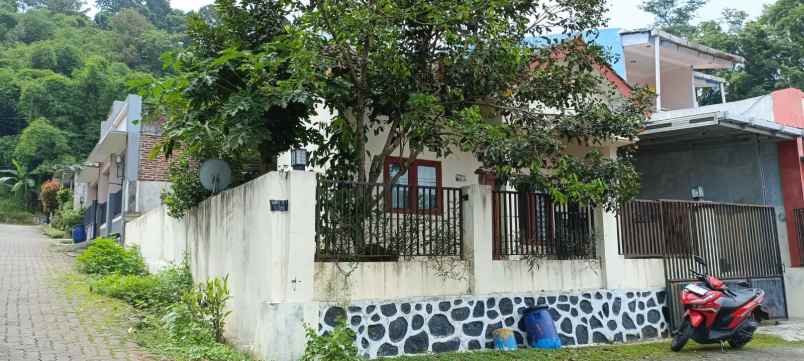 dijual rumah banyumanik