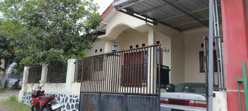 dijual rumah banyumanik