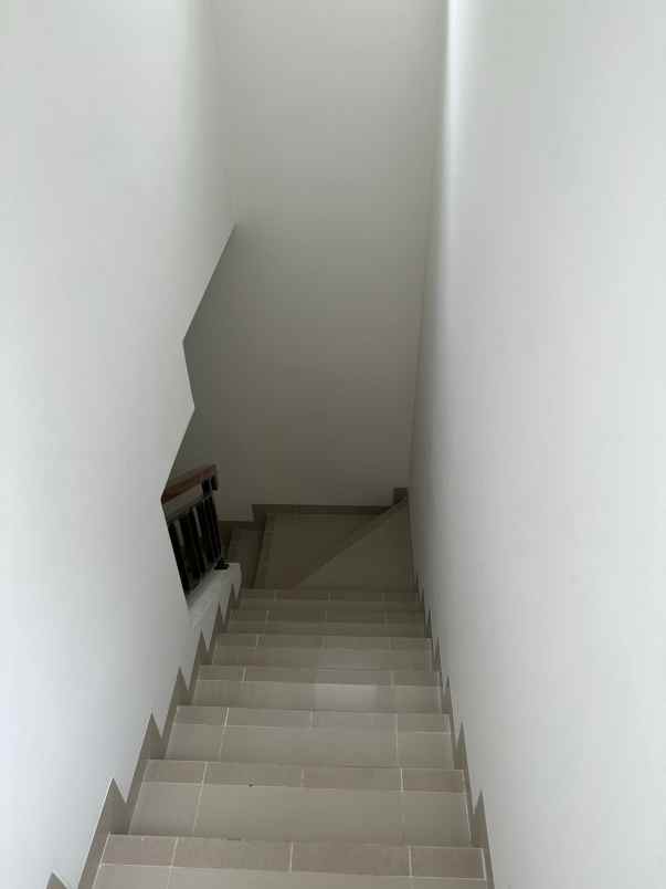 dijual rumah baru di cluster edison gading serpong