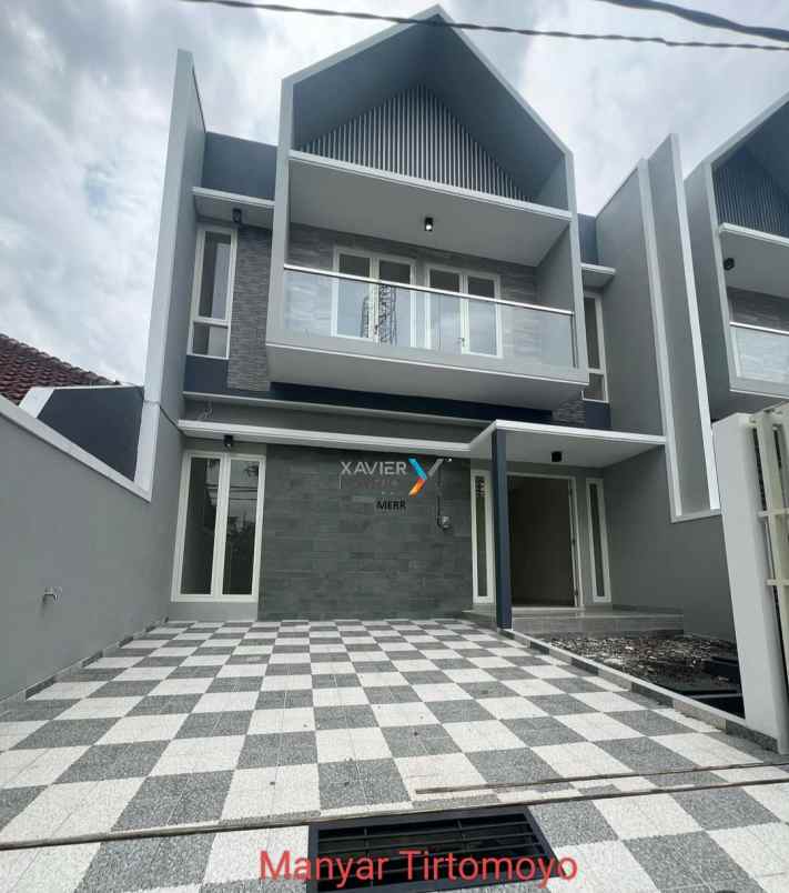 dijual rumah baru gress manyar tirtomoyo