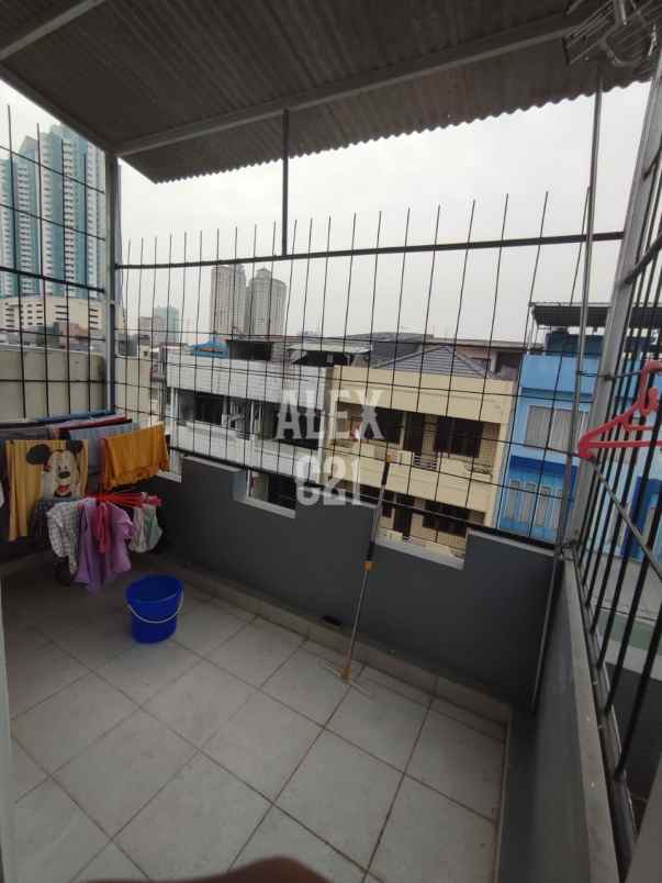 dijual rumah baru taman sari jakarta barat